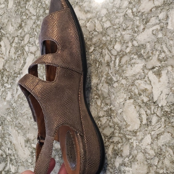 Clarks Artisan Brown bronze Shimmer velcro closure leather sandals - Picture 8 of 9